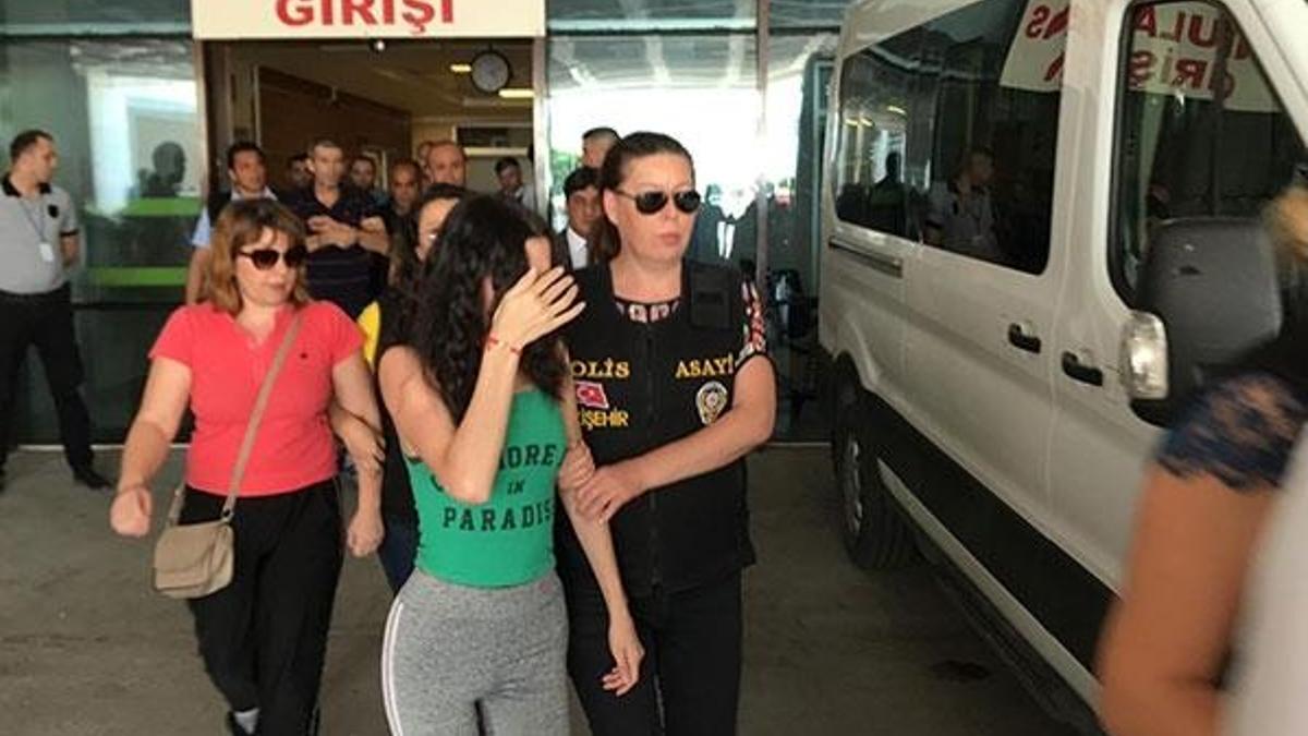 Ünlü iş adamı ve eşini darbeden zanlılar Türkiye'ye iade edildi!