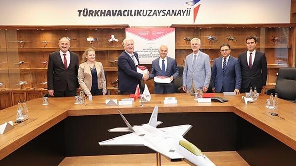 Milli uçak teknisyenleri için imza!