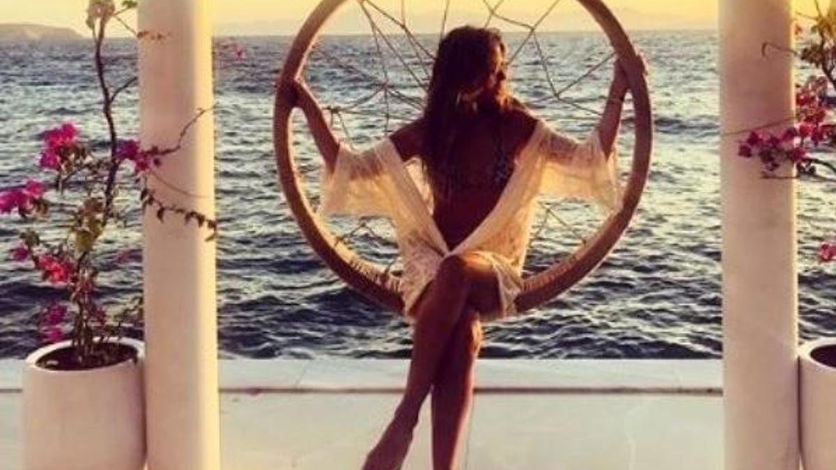 Gökçe Bahadır'dan bikinili paylaşım