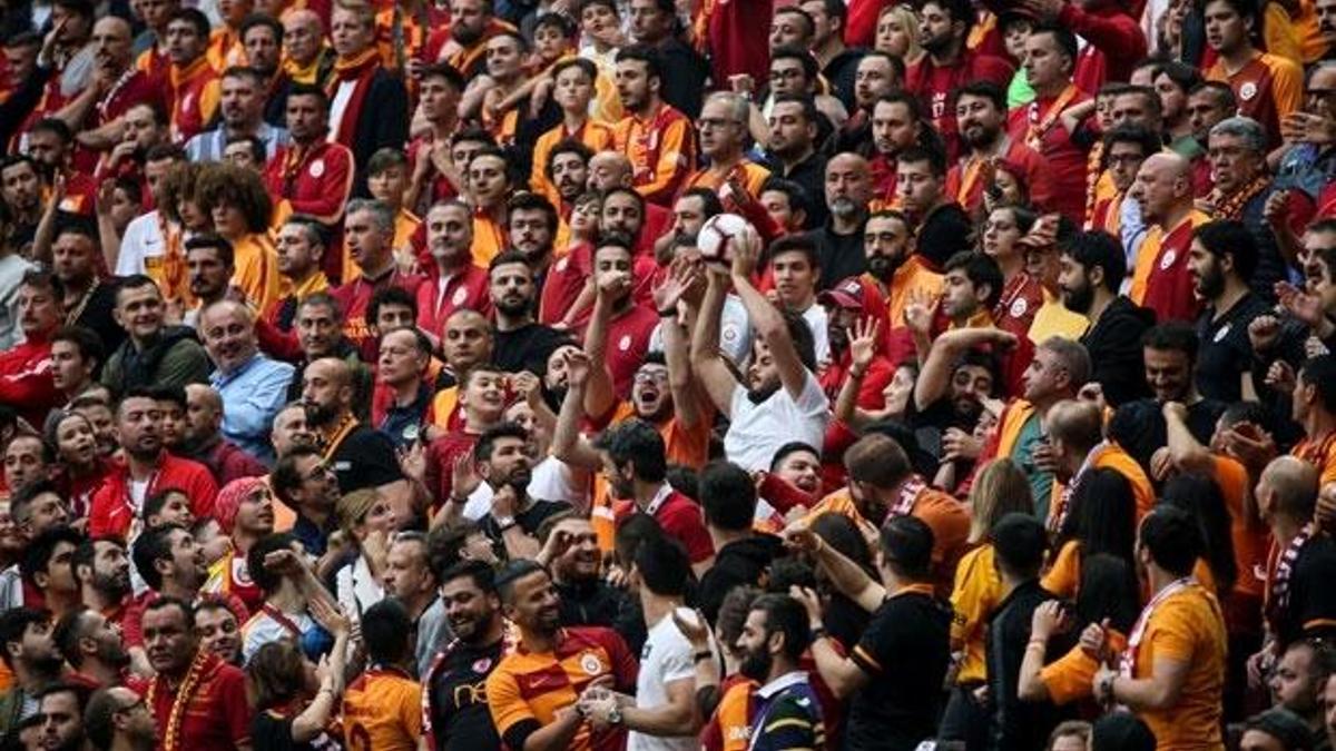 Galatasaray'da kombinelerin genel satışına başlandı