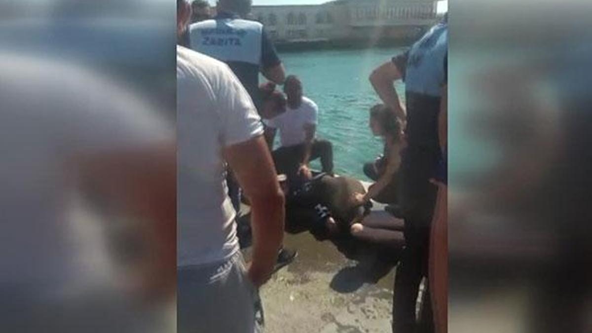 Kadıköy'de hareketli anlar! Genç kadın bir anda...