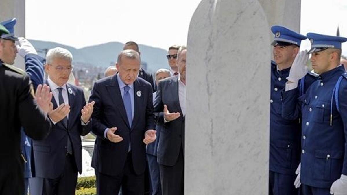 Cumhurbaşkanı Erdoğan'dan Aliya İzetbegoviç'in kabrine ziyaret