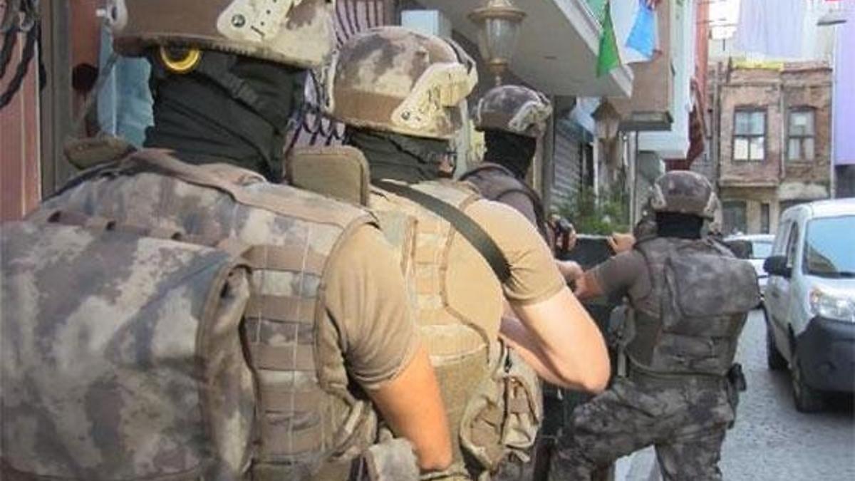Fatih'te 40 adrese uyuşturucu baskını: 35 gözaltı