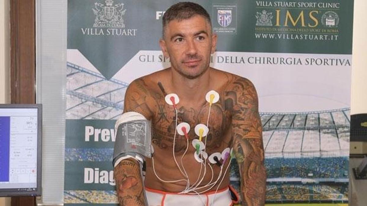 Kolarov 2 sene rötarla Fenerbahçe'ye!