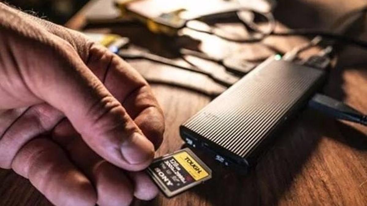 Dünyanın en hızlı SD kart okuyucu satışa çıkıyor