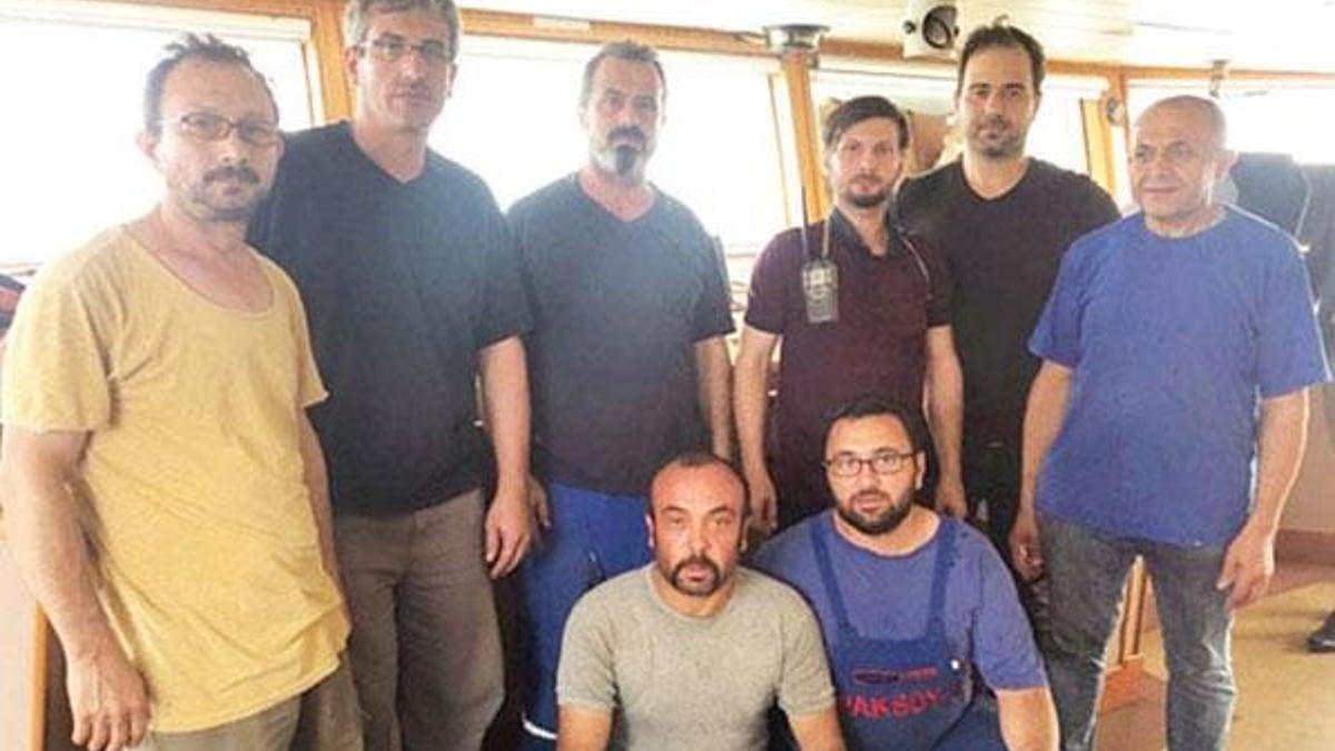 "Gemiyi yakacaklardı teslim olmak zorunda kaldık"