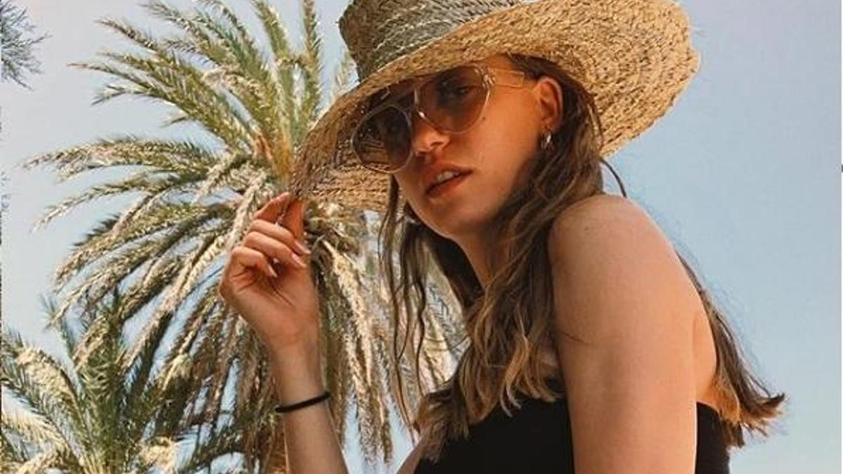 Serenay Sarıkaya'dan cesur poz