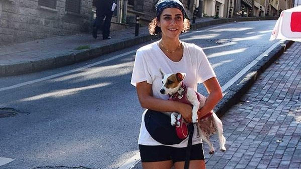 Asena Tuğal uzun süre taksi bekledi