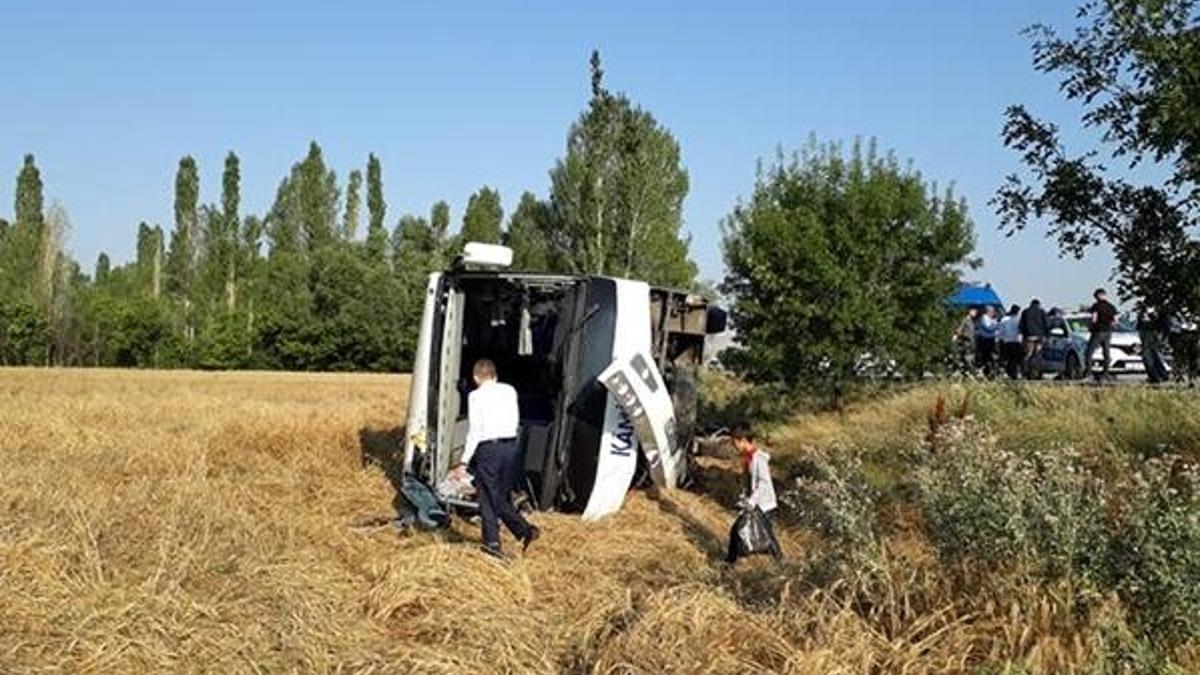 Yolcu otobüsü devrildi! Yaralılar var...
