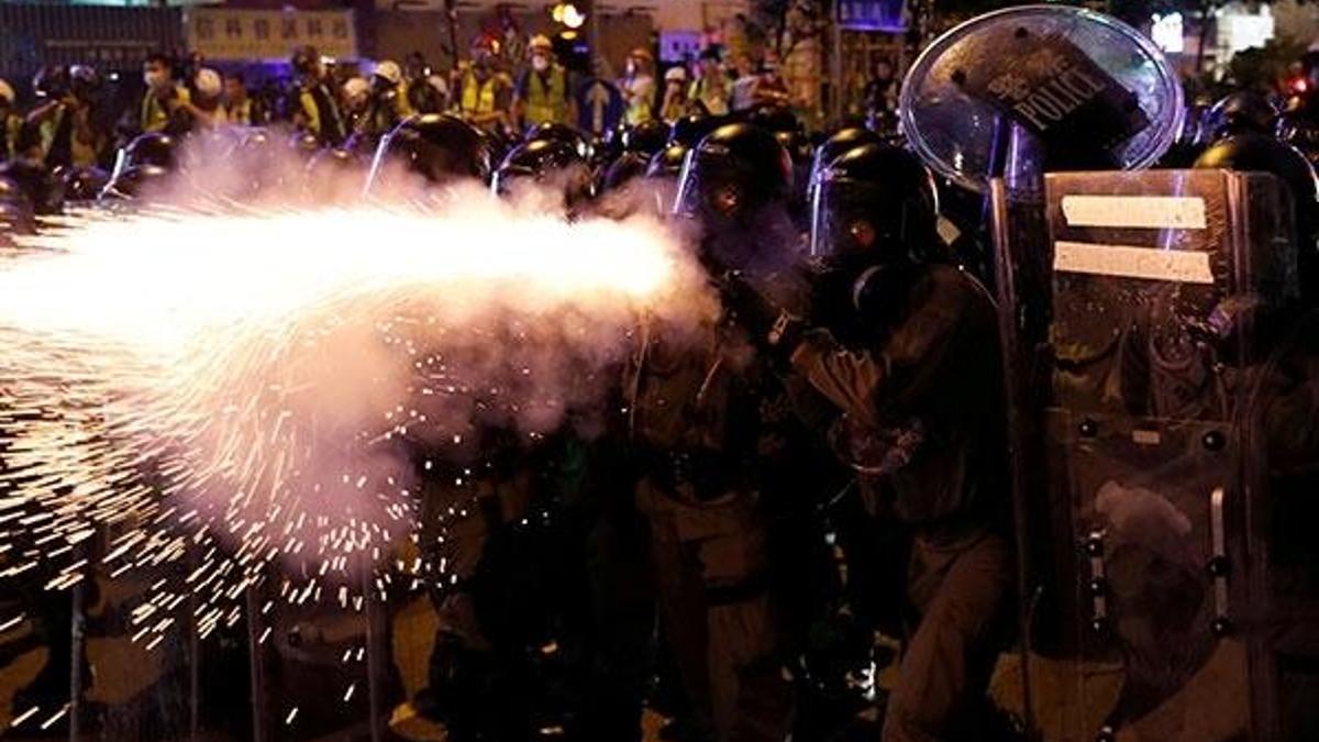 Hong Kong'da halk yine sokaklarda!