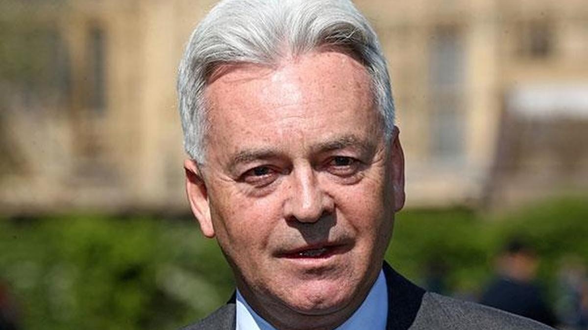 İngiltere'nin Avrupa Bakanı Alan Duncan istifa etti