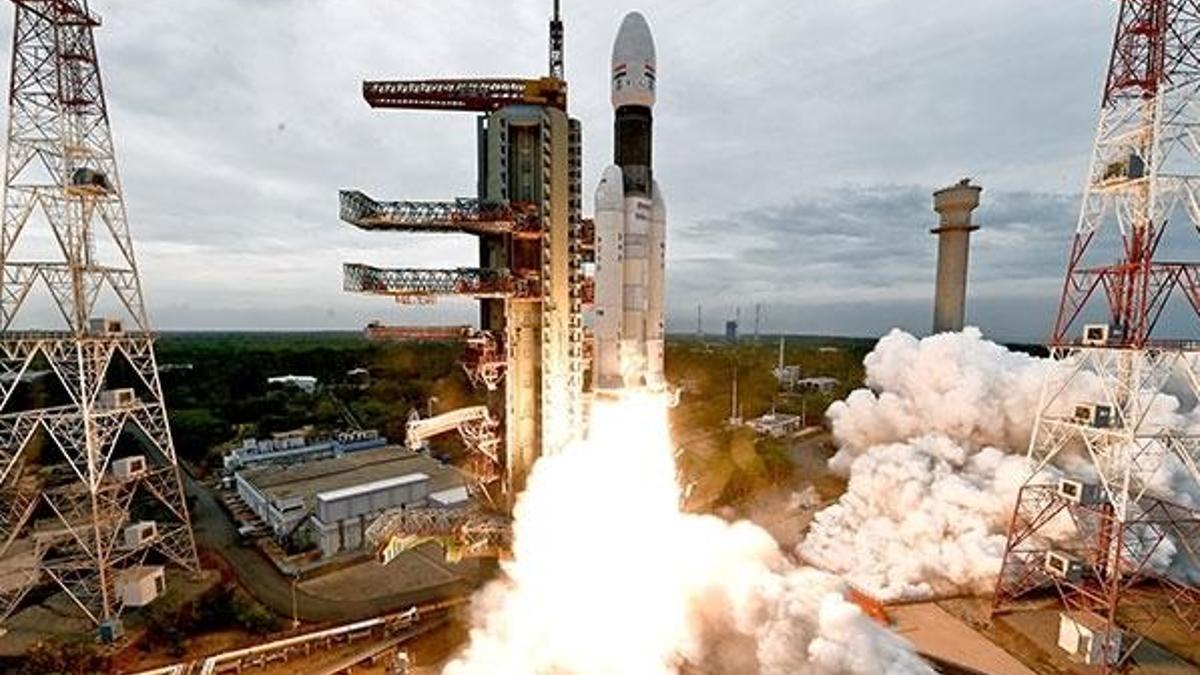 Hindistan, Chandrayaan-2'yi uzaya gönderdi