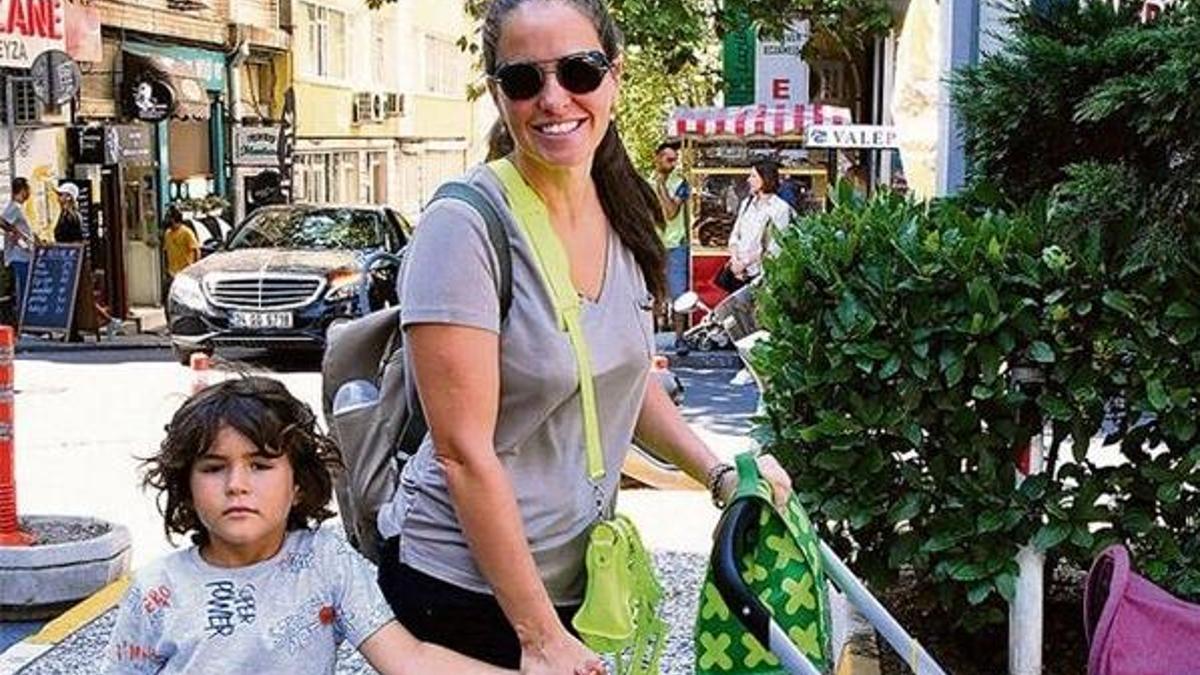 Aslı Tandoğan'ın şezlong isyanı!