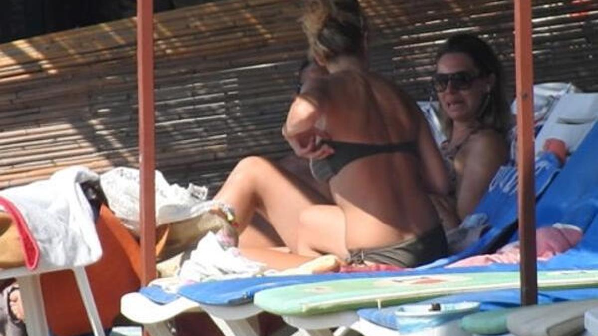 Bikini ile görüntülendiğini fark edince...