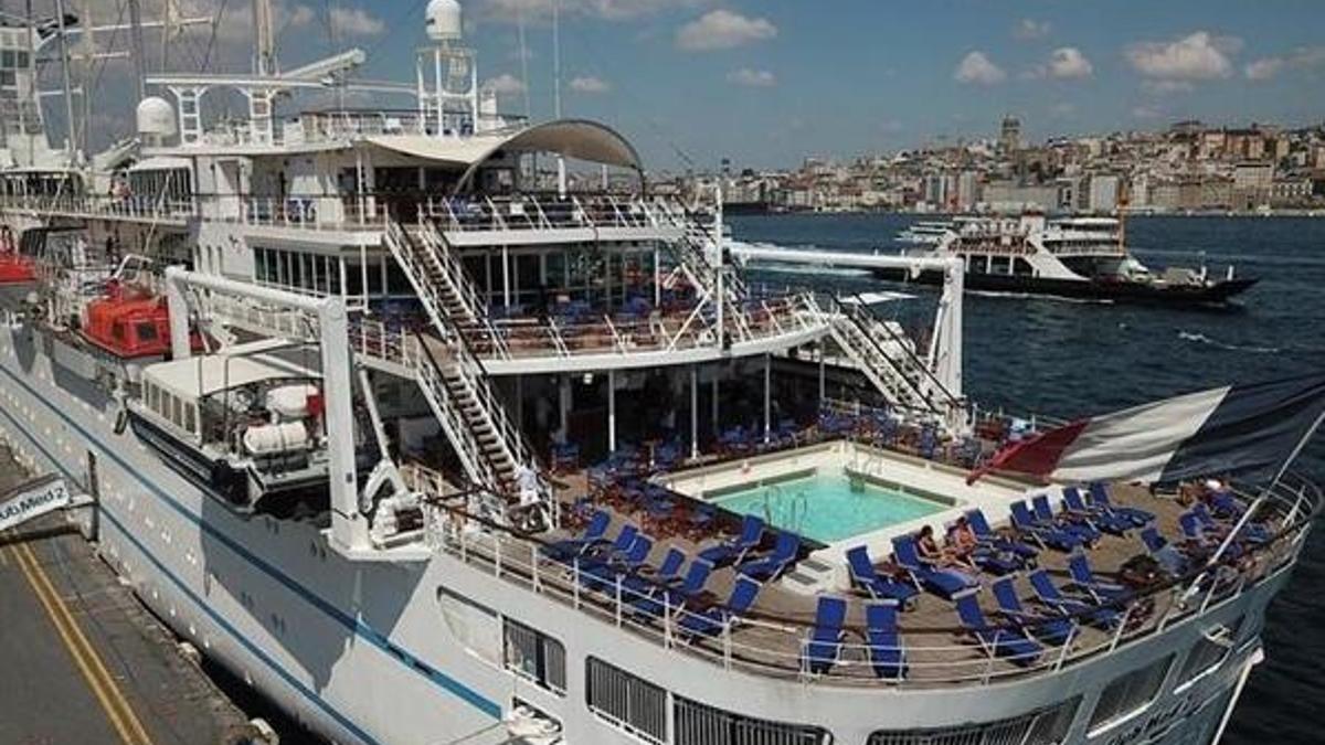 Dünya devi İstanbul'da! Gören şaşkın şaşkın onu izledi...