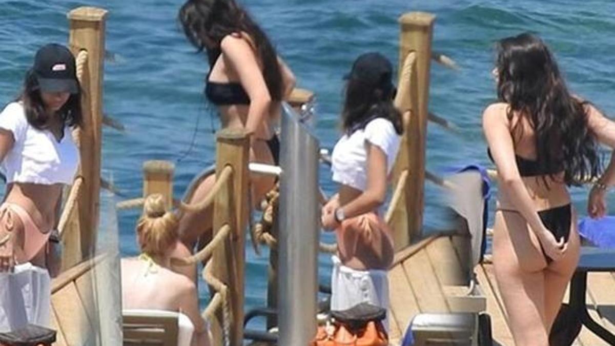 Rafet El Roman'ın kızları tatilde
