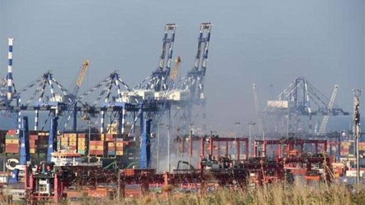 Ambarlı Limanı'nda gemi yangını!