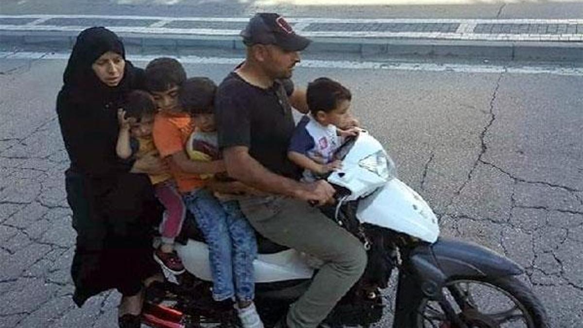 Motosiklette 6 kişi ile tehlikeli yolculuk