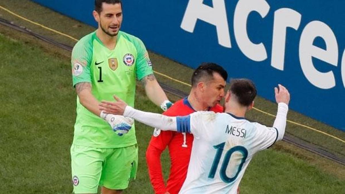 Medel, Messi'yi yaktı! 3 ay men
