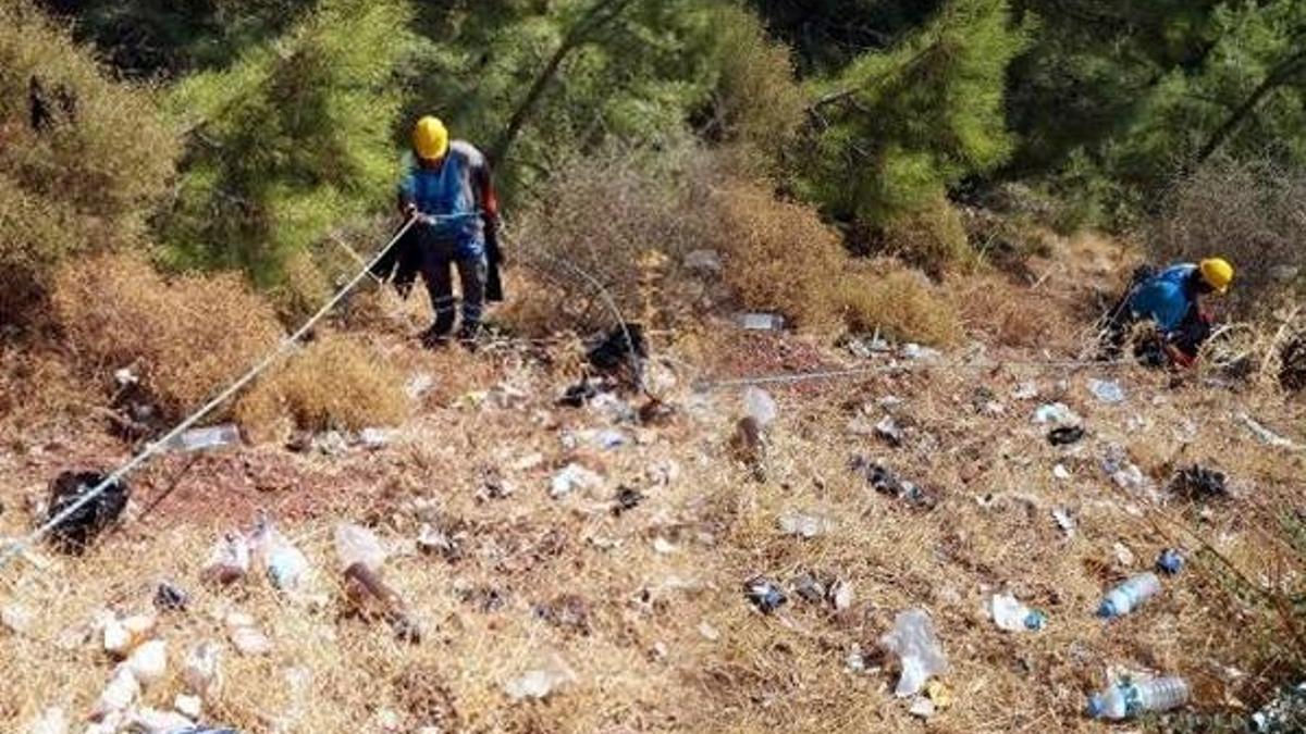 'Doğa komandoları', Marmaris'te bir günde 6 ton çöp topladı