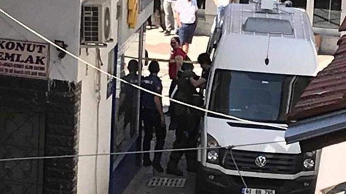 'Bu paketi ellemeyin' yazıyordu, içinden çıkanlar şaşırttı!