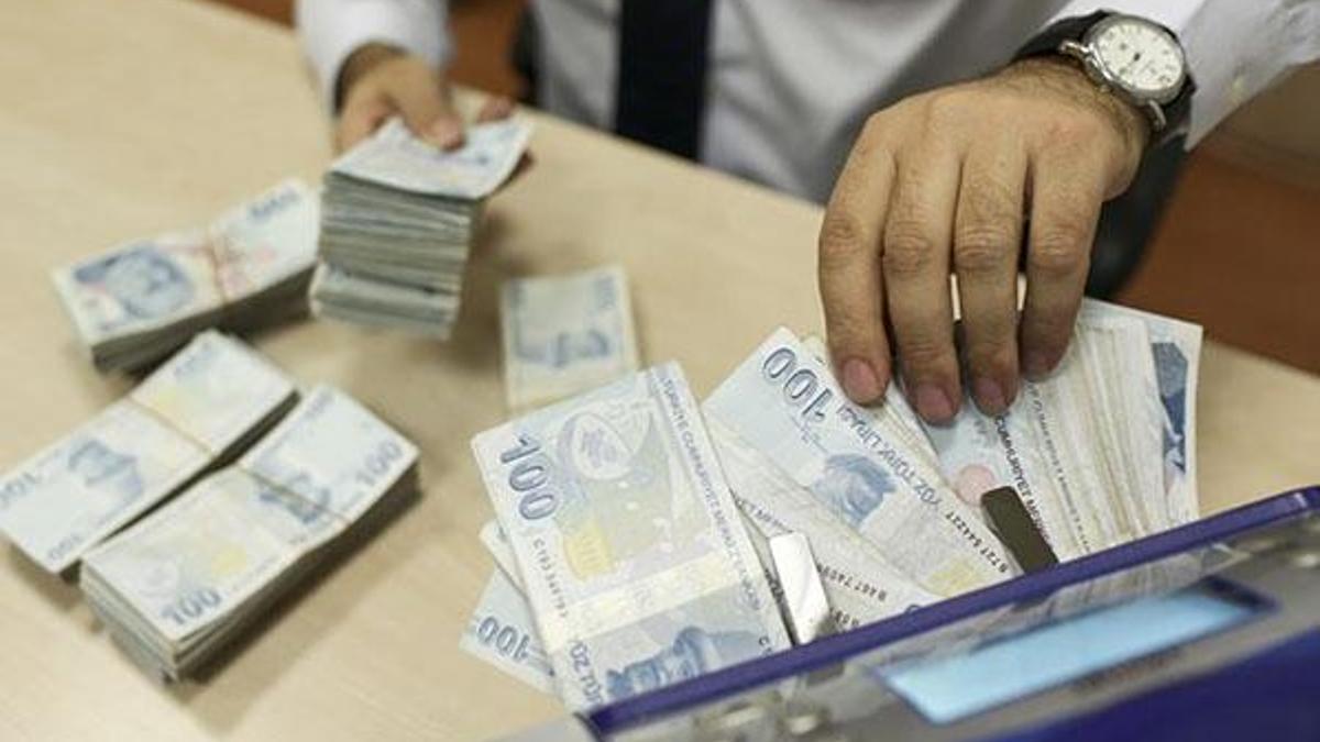 Son 12 aylık cari denge yaklaşık 17 yılın ardından fazla verdi