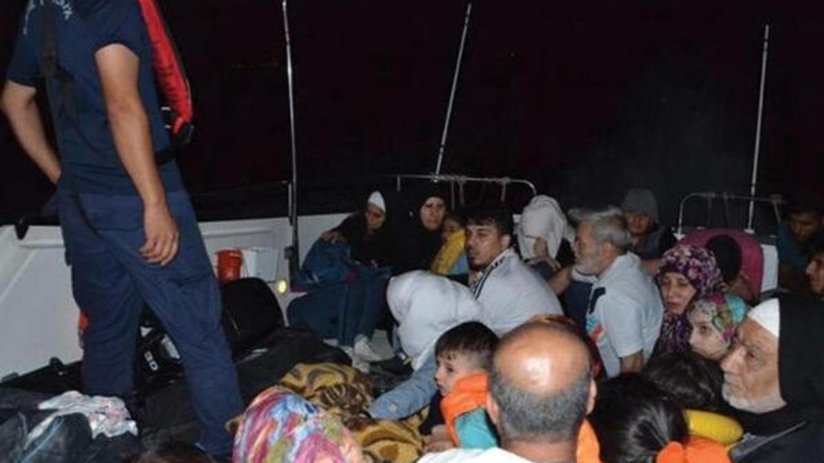 Dikili açıklarında 75 kaçak göçmen yakalandı