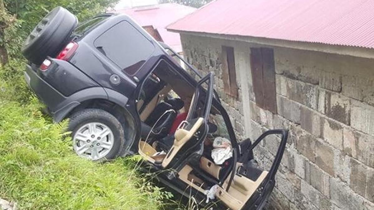 Lüks cip evin duvarına çarptı! Ölü ve yaralılar var