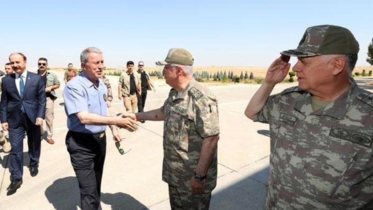 Bakan ve komutanlar sınırda!