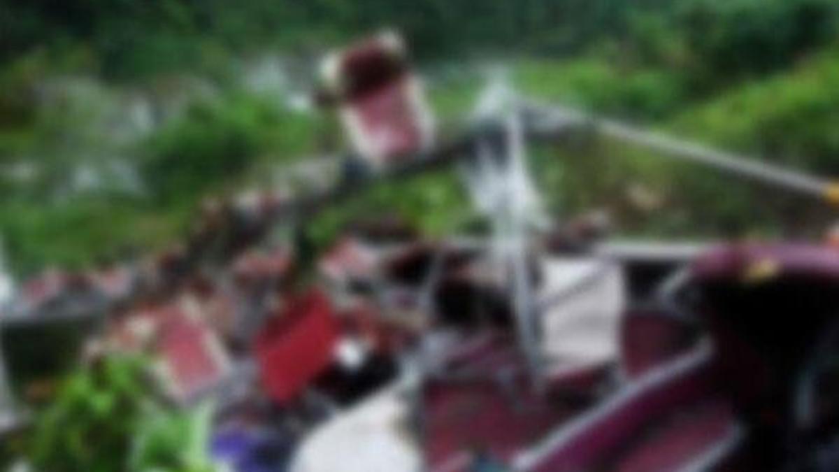 Laos'ta tur otobüsü yoldan çıktı: 13 ölü, 33 yaralı