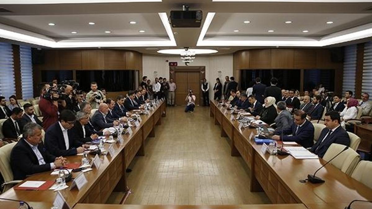 200 bin kamu işçisinin alacağı zam için imzalar atıldı!