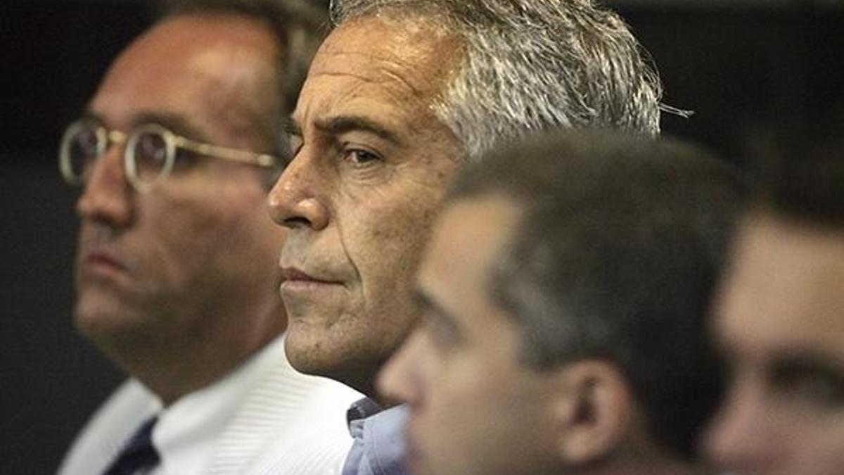 Jeffrey Epstein kadınları birbirleriyle evlenmeye zorlamış