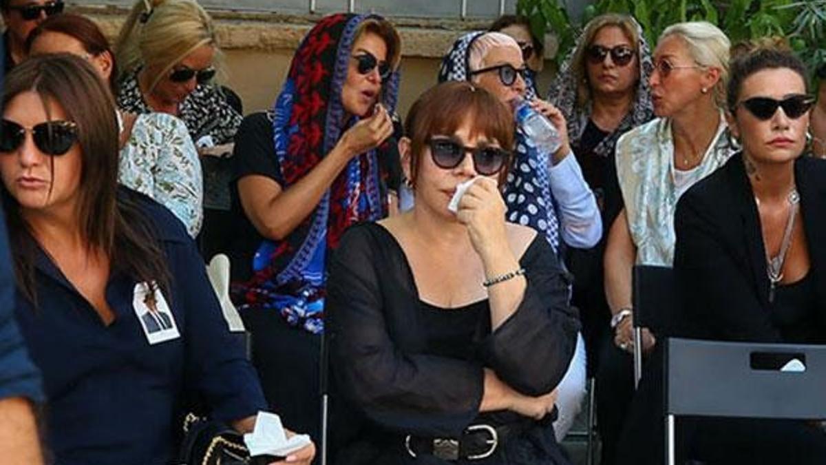 Sezen Aksu, babasını son yolculuğuna uğurladı