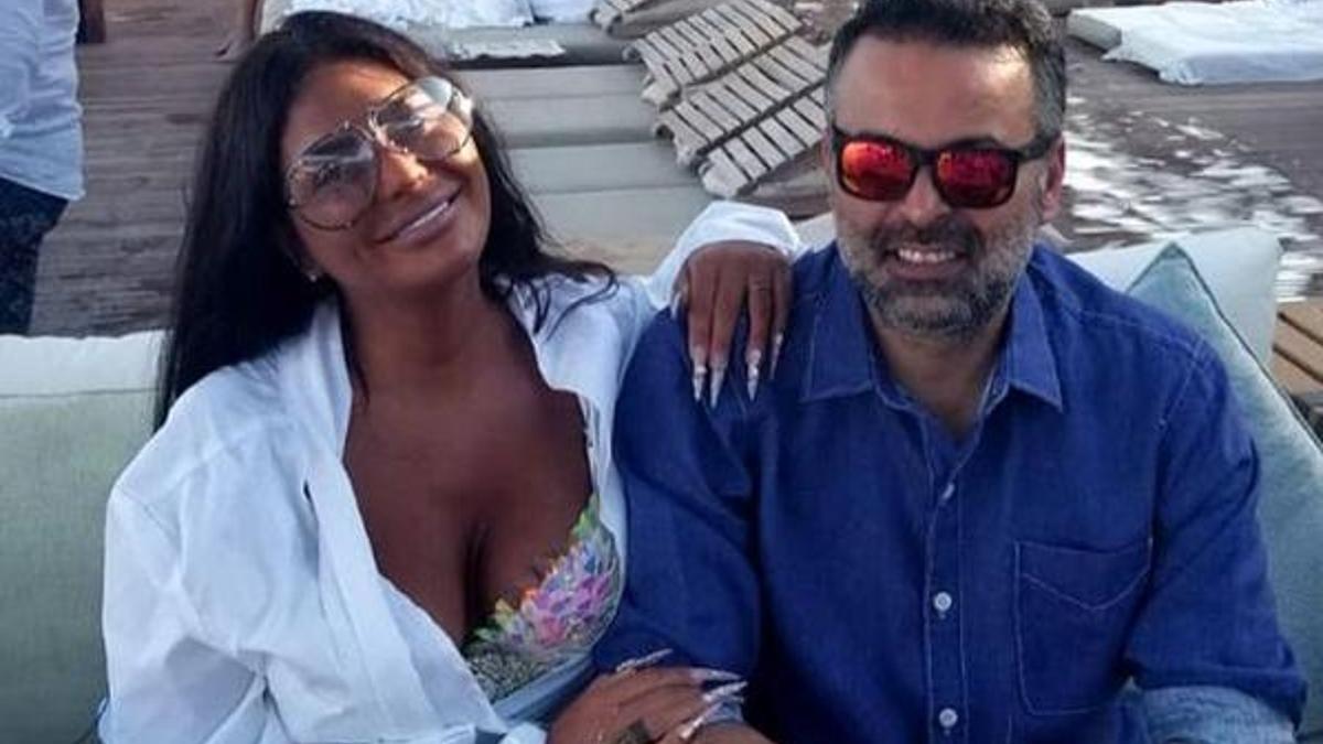 Süreyya Yalçın yüzüyor mu?