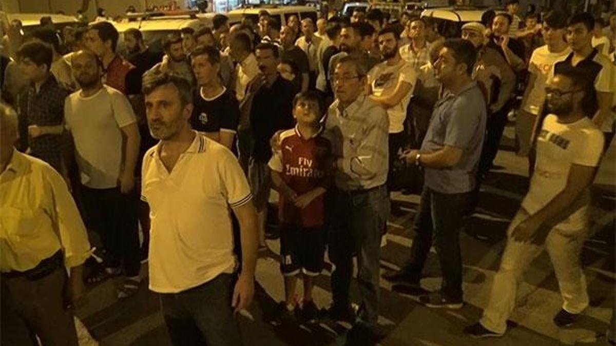 Bursa’da 250 kişilik grup bir kadının evine saldırdı!