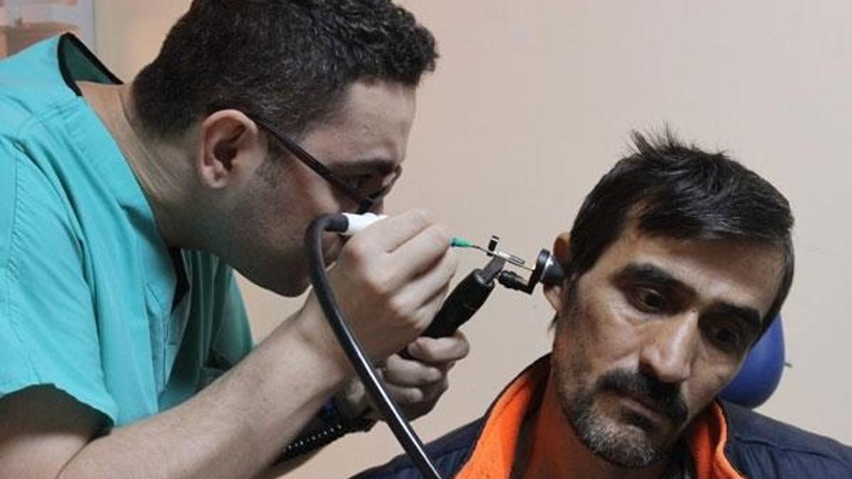 Kaşınıyor dediği kulağının içinden öyle bir şey çıktı ki...