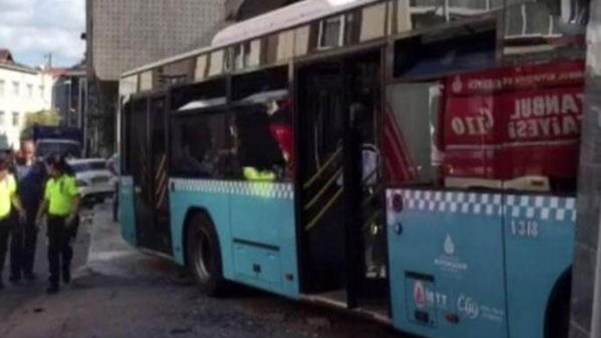 Halk otobüsü evin duvarına çarptı!