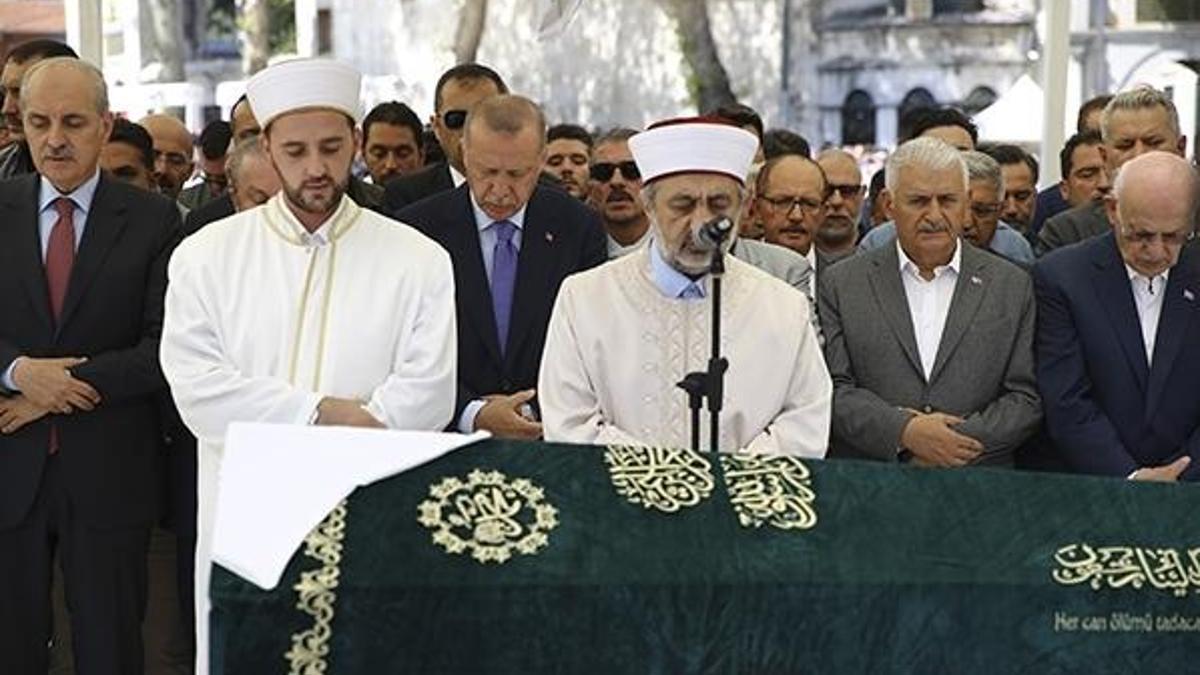 Yazar Şule Yüksel Şenler son yolculuğuna uğurlandı