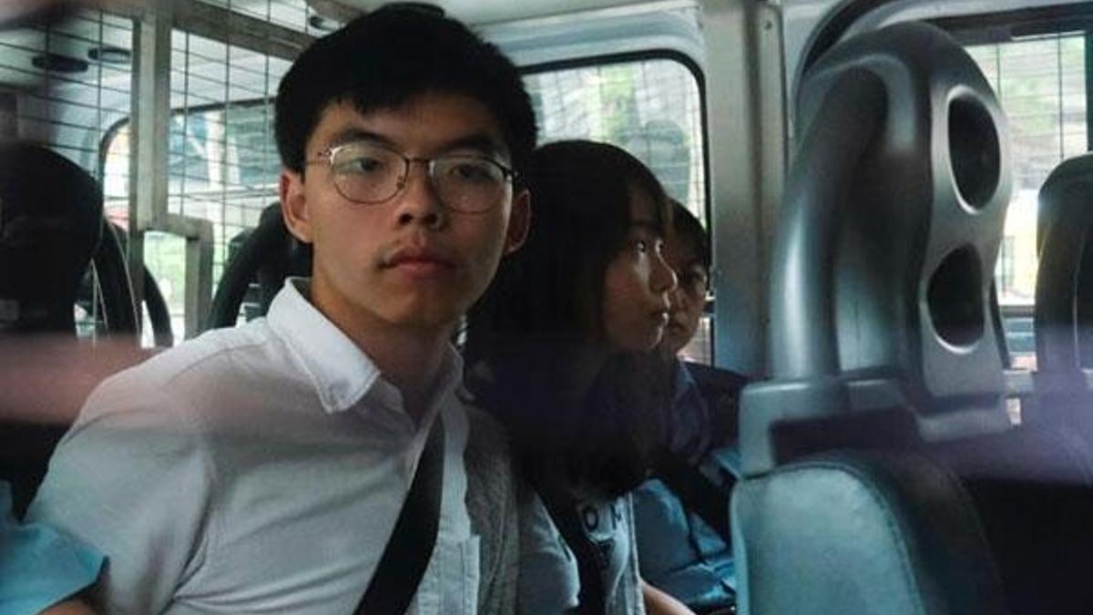 Hong Kong'da protestocuların liderlerine gözaltı