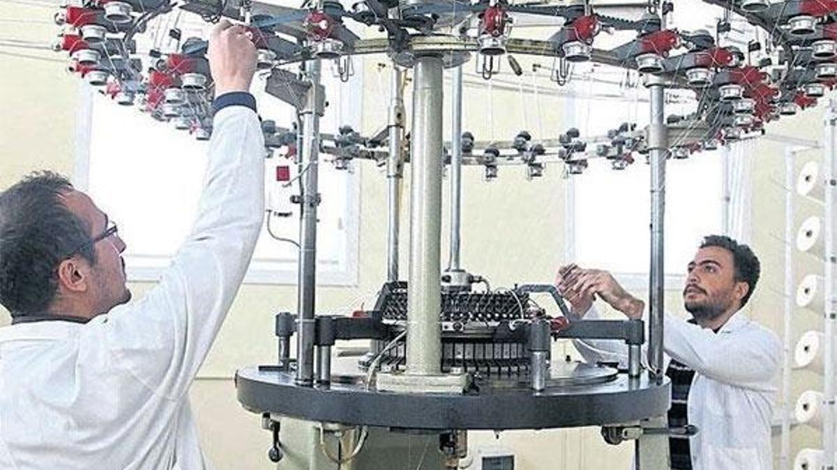 Tekstil okuyana burs ve iş garanti