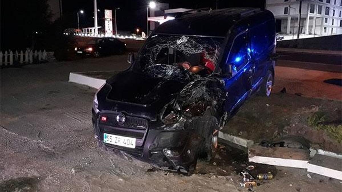 Göçmenleri taşıyan araç düğün salonu otoparkına girdi: 14 yaralı