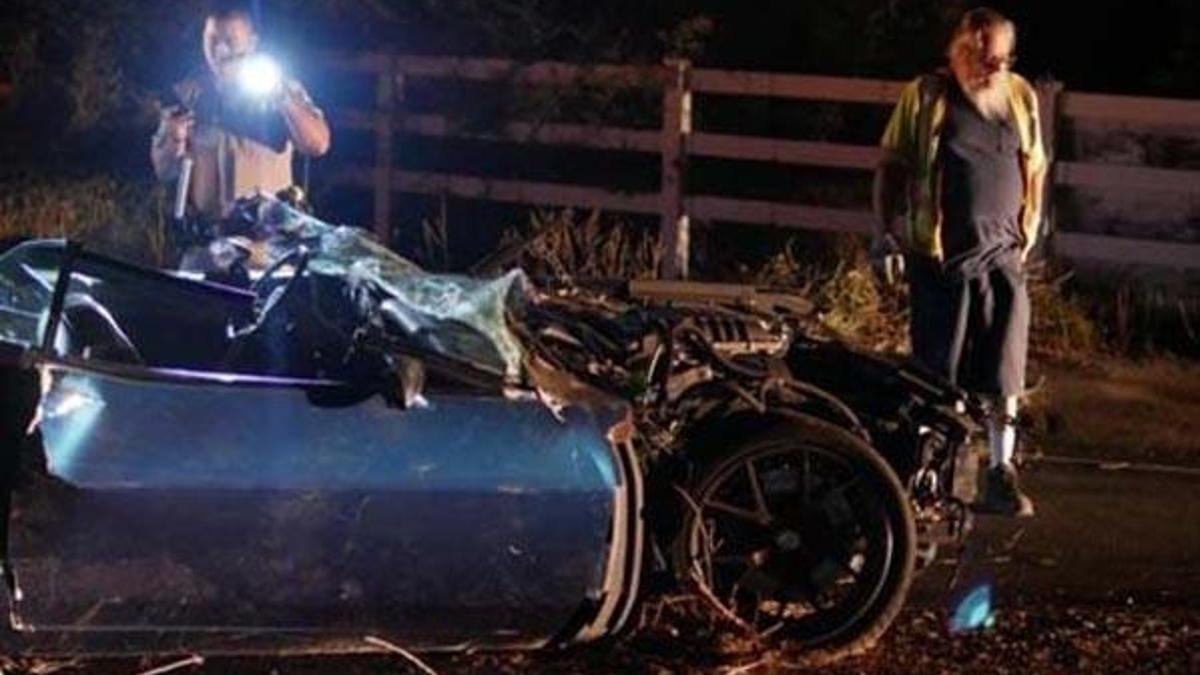 Ünlü oyuncu kaza geçirdi, klasik otomobili hurdaya döndü!