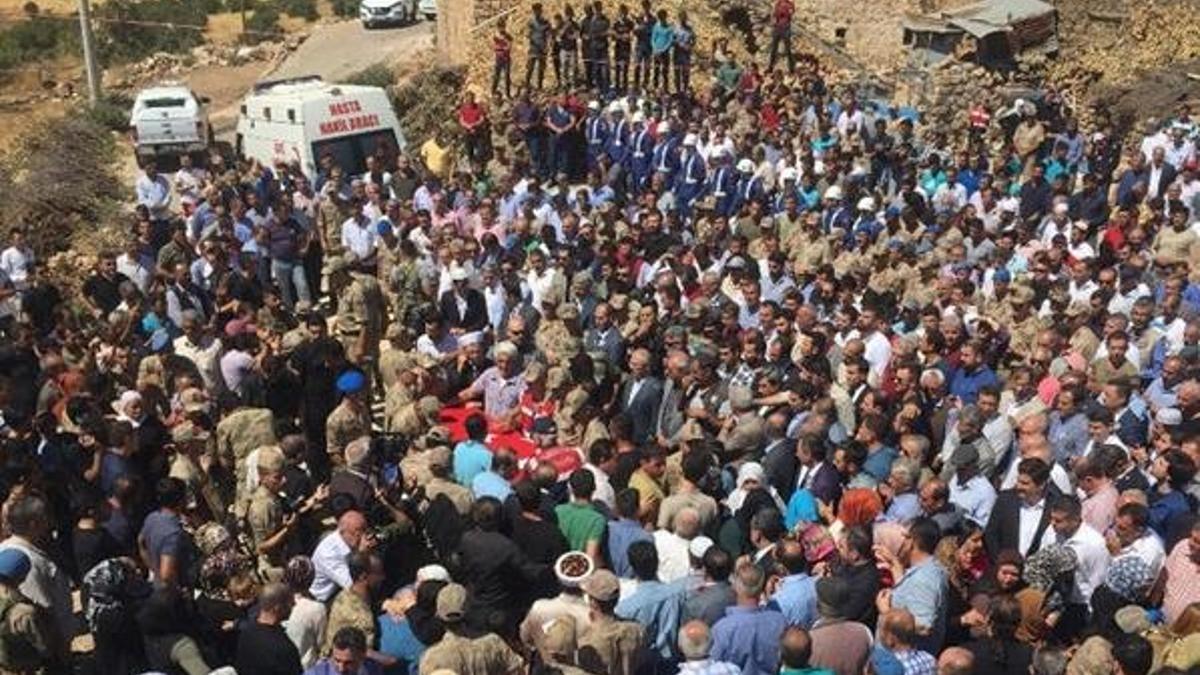 Şehit asker son yolculuğuna uğurlandı