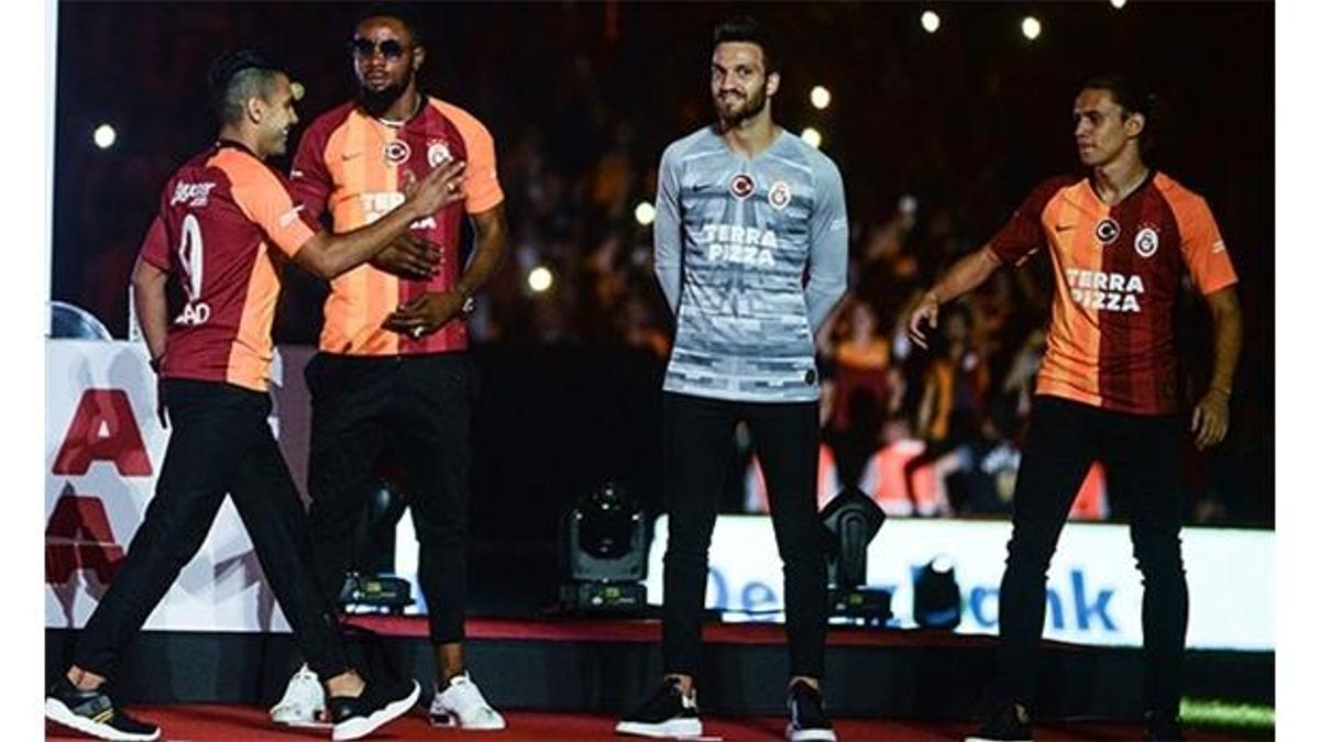 Galatasaray'da imza şov