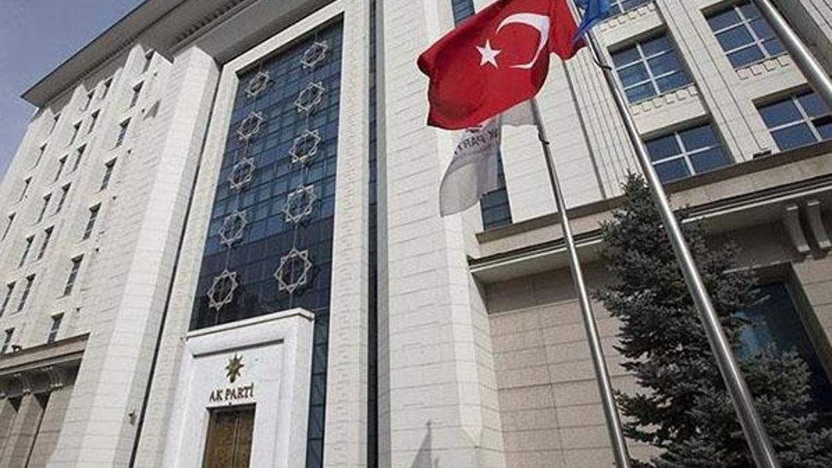 AK Parti, Davutoğlu ve 3 eski milletvekiline tebligatlarını gönderdi
