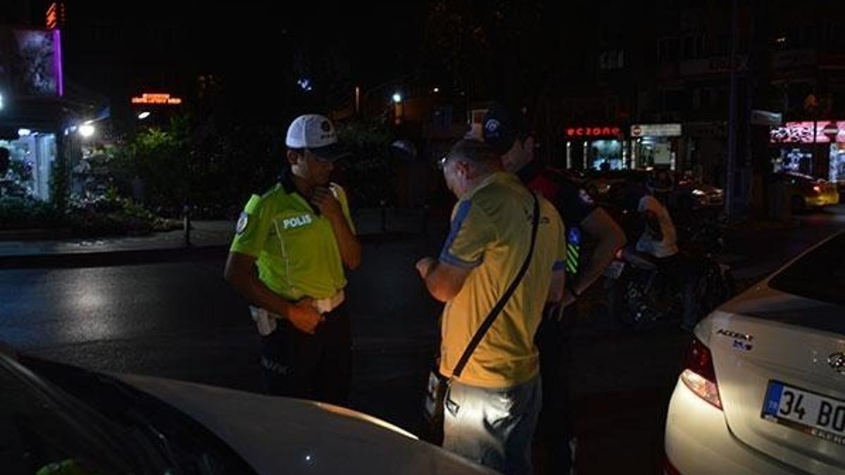 İstanbul'da polislerin değnekçi operasyonu