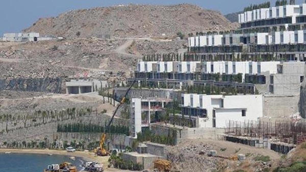 Kaçak oteli bakanlık yıkacak