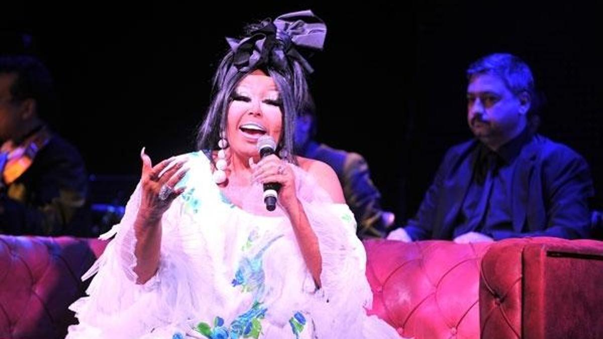 Bülent Ersoy, şarkılarını sevenleriyle birlikte söyledi