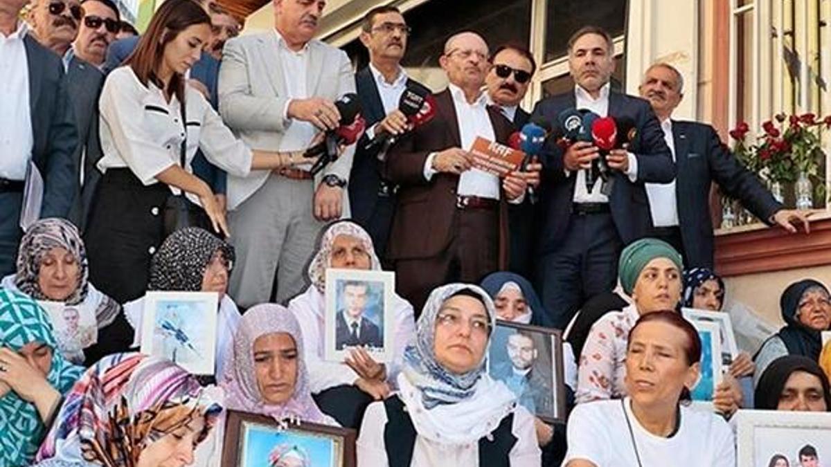 HDP binası önünde nöbet tutan annelere aşiretlerden destek!