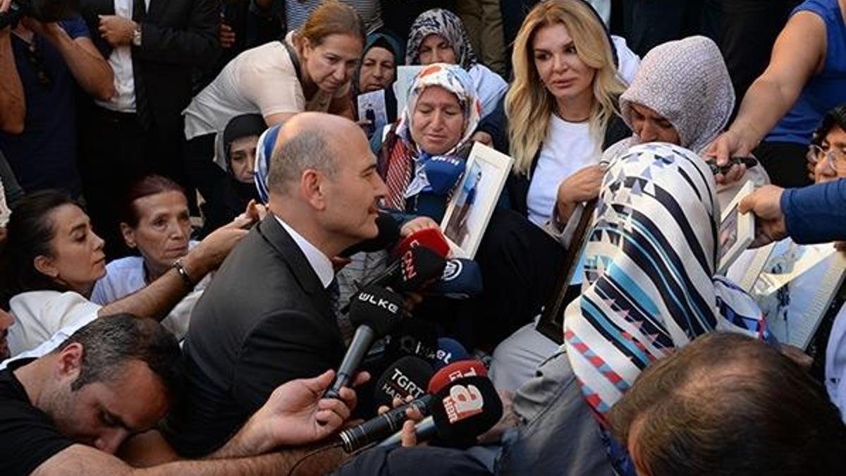 Bakan Soylu Diyarbakır Anneleri'ni ziyaret etti